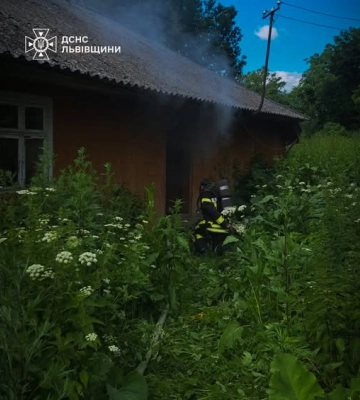 На Львівщині сусіди врятували чоловіка