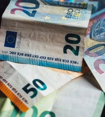 Курс валют НБУ. Долар тримає позиції