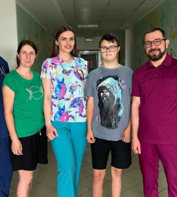 Закарпатські лікарі врятували життя 16-річного хлопця з рідкісною патологією