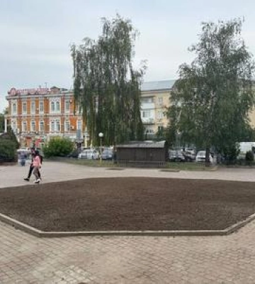 Біля колишнього кінотеатру Котляревського у Полтаві висіяли міські луки