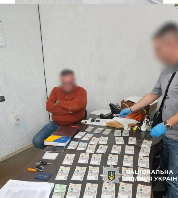 На Харківщині поліцейські затримали на хабарі посадовця РТЦК та СП