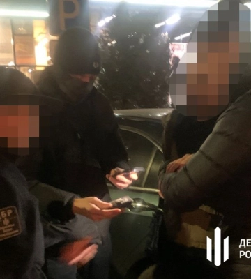 15 тис. доларів за списання з військового обліку: на Одещині судитимуть правоохоронця