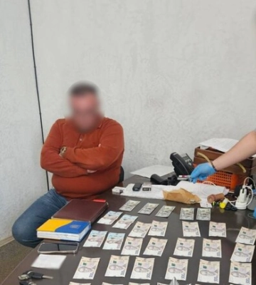 На Харківщині затримали посадовця РТЦК та СП на хабарі в 500 доларів США — поліція