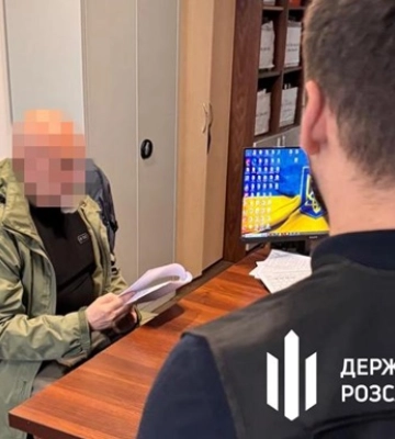 ДБР: Посадовці військової частини на Київщині приховали самогубство солдата, щоб його родичі отримали 15 млн гривень