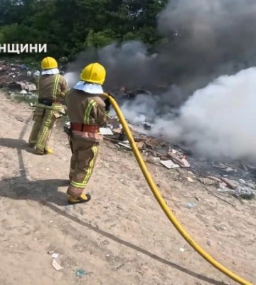 На Дубенщині рятувальники ліквідували загоряння сміття на відкритій території (ВІДЕО)