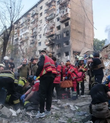У Києві кількість загиблих через масовану атаку рф зросла до 26, пошукові роботи тривають