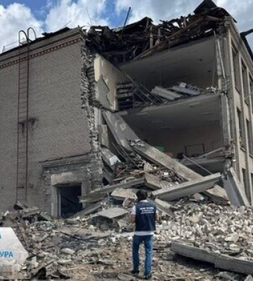 Росіяни вдарили із ЗРК С-300 по Святогірську: п’ятеро поранених, пошкоджено 19 багатоквартирних та приватних будинків. ФОТОрепортаж