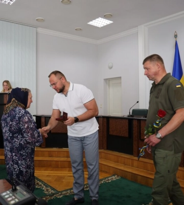 У Луцьку родинам загиблих військових вручили державні нагороди