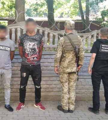 &quot;Вікно&quot; не відчинилося: прикордонники затримали трьох юнаків поблизу кордону зі Словаччиною