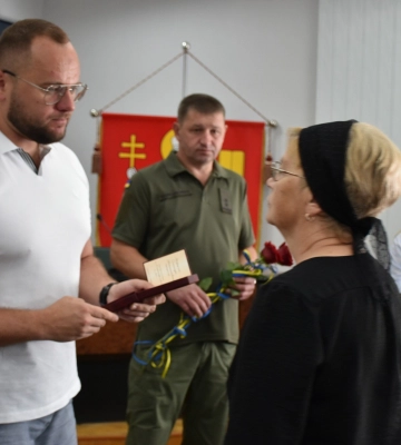 У Луцьку родинам загиблих військових вручили державні нагороди