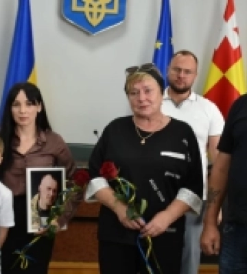 У Луцьку родинам загиблих військових вручили державні нагороди