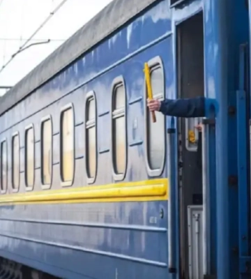 У літній сезон з Києва до Дніпра та Кривого Рогу курсуватимуть додаткові потяги: графіки руху
