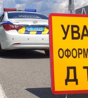 На Волині зіткнулися авто та скутер, госпіталізували жінку