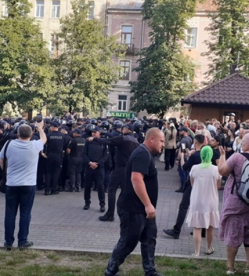 12 постраждалих: у поліції відкрили кримінальні провадження через конфлікт у кафедральному соборі в Чернівцях