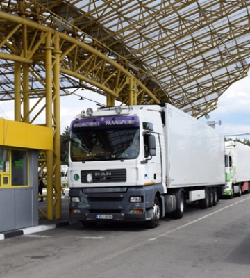 Автомобільний агроекспорт через західні кордони скорочується