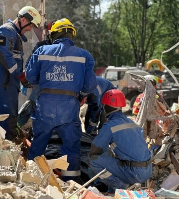 Атака на Київ: у Солом&#039;янському районі з-під завалів дев&#039;ятиповерхівки дістали 21-ше тіло (оновлено) (Відео)