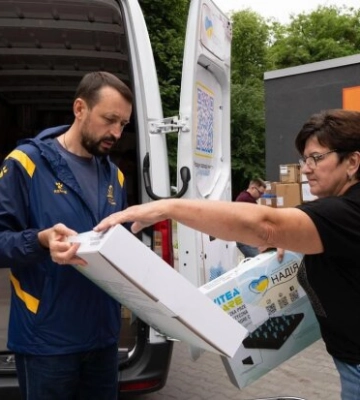Медичні вантажі для лікарень Харківщини, Вінниччини та Києва передали БФ молодіжної ініціативи «Надія», Валерій Дубіль і Віта Присяжнюк Медичні вантажі для лікарень Харківщини, Вінниччини та Києва передали БФ молодіжної ініціативи «Надія», Валерій Дубіль і Віта Присяжнюк