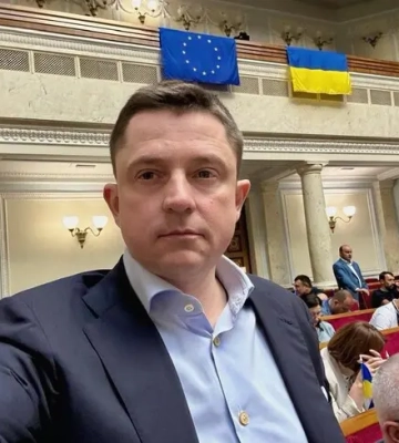Олесь Довгий складає депутатський мандат