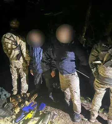 Прикордонники затримали ухилянтів, які у ластах намагалися перепливти Дністер