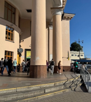 У Києві на станції метро «Вокзальна» встановлюють пандуси