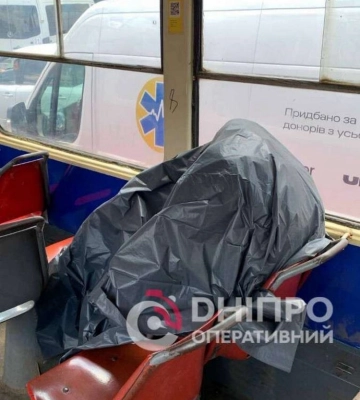У Дніпрі в трамваї раптово помер чоловік: що відомо про інцидент