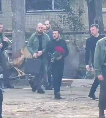 Зеленский после возвращения из Канады посетил место трагедии в Соломенском районе Киева
