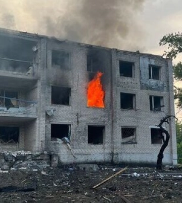 Доба на Донеччині: ворог вдарив по 14 населених пунктах, 13 людей зазнали поранень. ФОТОрепортаж
