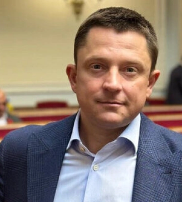 Антирекорд за кількістю нардепів: Рада підтримала складання мандата Довгого