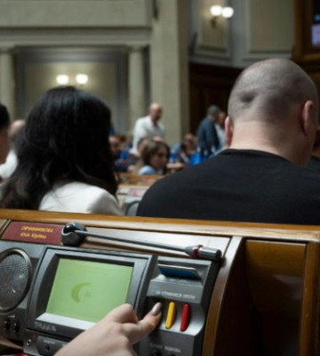 Кількість депутатів у Верховній Раді зменшилася до 398 – нардеп Олесь Довгий склав повноваження