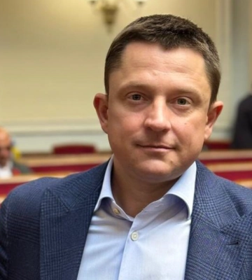 Еще один депутат сдал мандат: в Верховной Раде новый антирекорд Еще один депутат сдал мандат: в Верховной Раде новый антирекорд