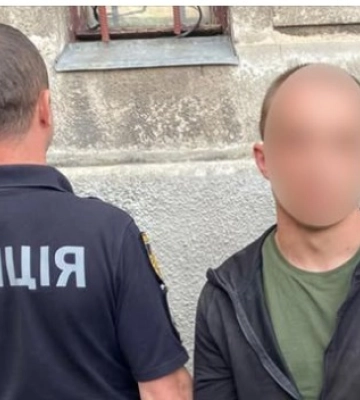 У Бродах чоловік застав у своєму будинку злодія