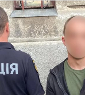 На Львівщині крадій утікав із чужими прикрасами та напав на поліцейського