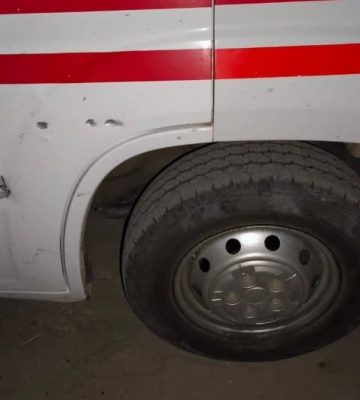 Війська РФ скинули вибухівку на автівку “швидкої” на Херсонщині, є поранені. ФОТО