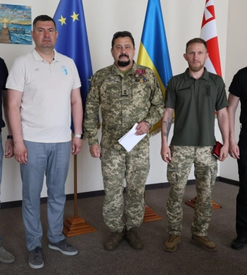 Їхній професіоналізм – запорука безпеки: голова Волинської ОВА вручив двом військовим нагороди