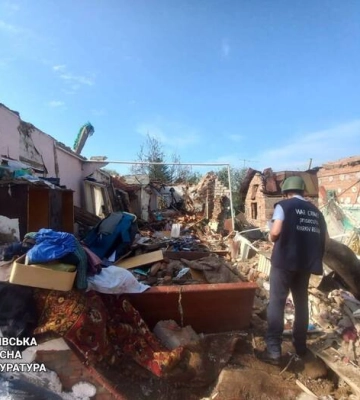 У Харкові після російського удару під завалами шукають працівників одного з підприємств