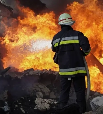 Под завалами разрушенного предприятия в Харькове могут находиться шесть человек