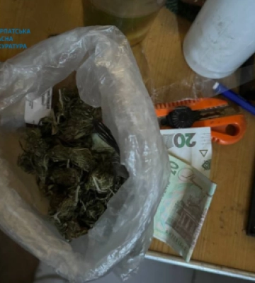 Двох мукачівців затримали за зберігання та  збут наркотиків