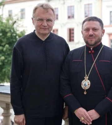Наймолодший кардинал у світі відвідав Львів: зустрівся з мером Садовим і підтримав ідею молодіжної прощі до Папи Римського