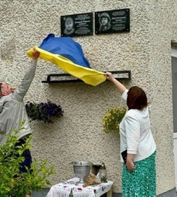У Нововолинську відкрили меморіальні дошки загиблим Захисникам, які працювали в Центрі дитячої творчості