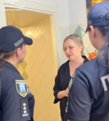 У Рівному переселенка з вадами зору малює картини, які зцілюють душу