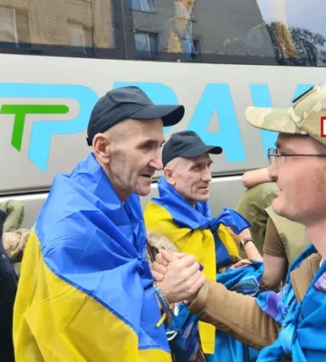 Обмін полоненими: нові деталі повернення захисників та щемливі фото