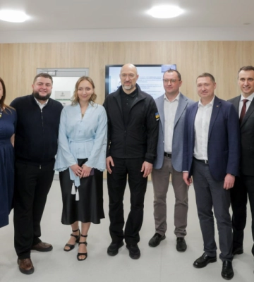 Шмигаль відвідав центр Superhumans у Львові
