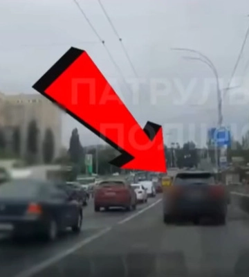 У Києві покарали водія BMW, який проїхався по смузі громадського транспорту — відео