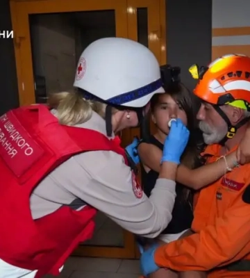 Під час дронової атаки в Одесі сталося понад 10 влучань: ДСНС показала кадри пожеж та інших наслідків
