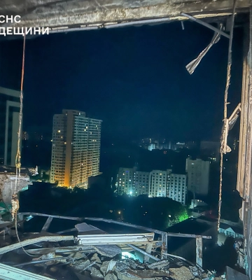 Россия массирована атаковала Одессу: многоквартирный дом весь в огне – фото, видео