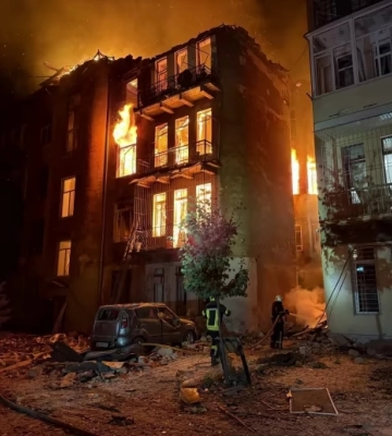 Атака РФ на Одессу: в городе многочисленные пожары, под завалами могут быть люди
