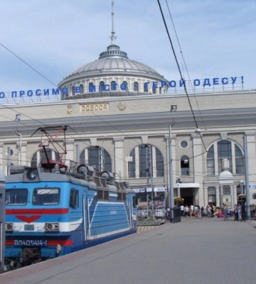 Внаслідок атаки РФ в Одесі пошкоджено залізничний вокзал