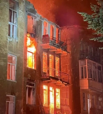 Одеса: багатоповерхівка вигоріла вщент після влучання «шахеда»