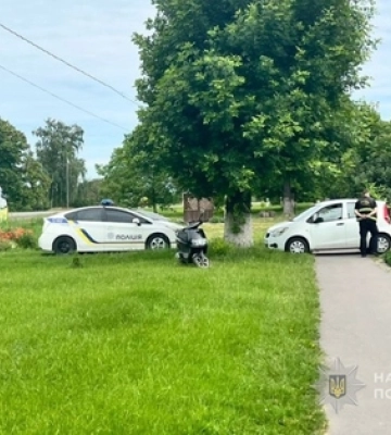 У Луцькому районі водій «опеля» протаранив односельця на скутері 
