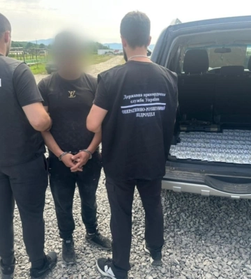 6 тисяч доларів з людини: на Закарпатті затримали підозрюваних у переправленні чоловіків за кордон